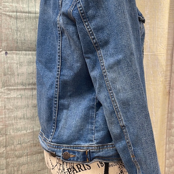 - Real good condition Woman’s Old Navy jean jacket. Size is medium. - Picture 8 of 16